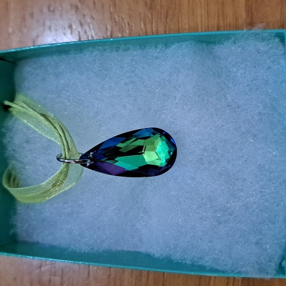 Tropical Garden Crystal Marquise Necklace - Picture 3 of 6